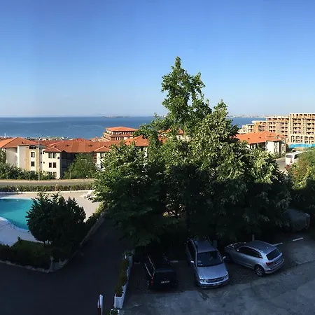 בית הארחה Yanis 2*