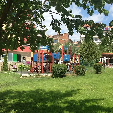 בית הארחה Yanis 2*