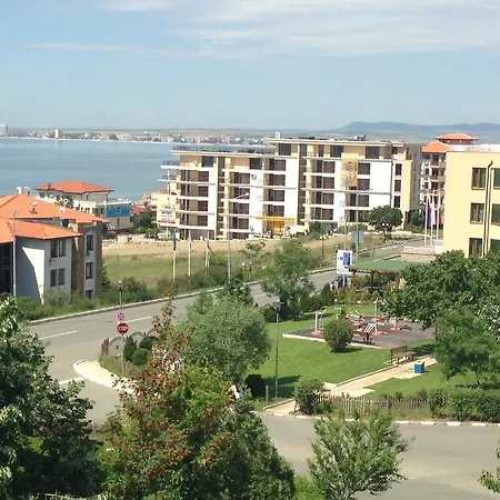 בית הארחה Yanis