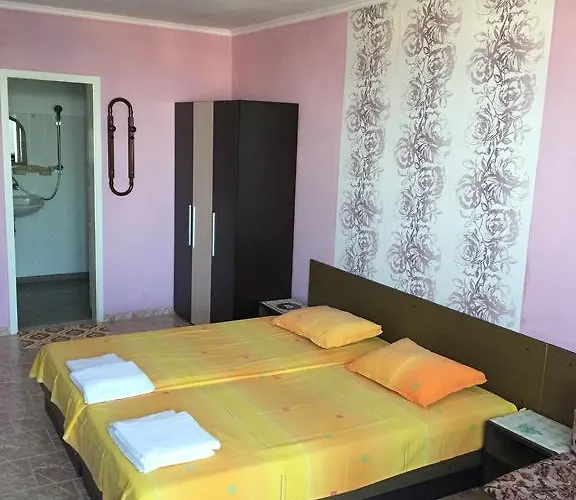 Yanis Guest house 2*